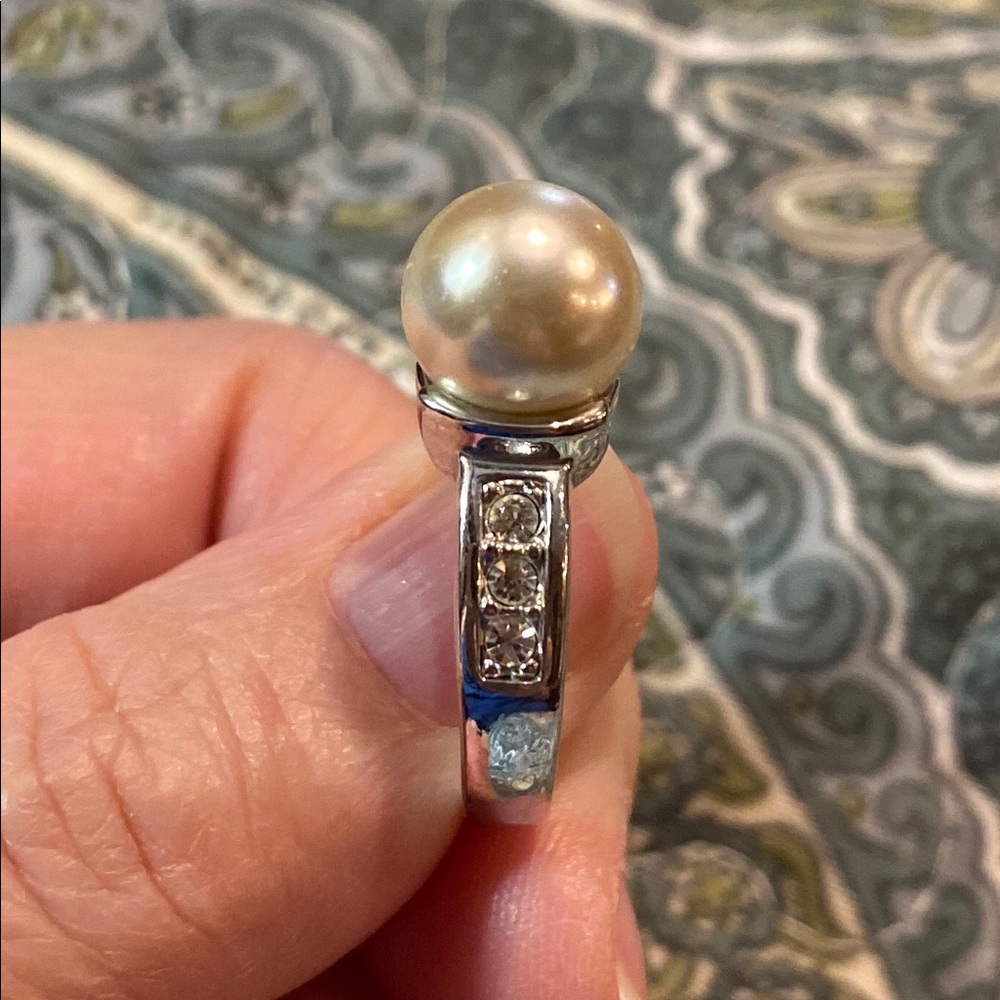 Faux pearl ring - Picture 2 of 7